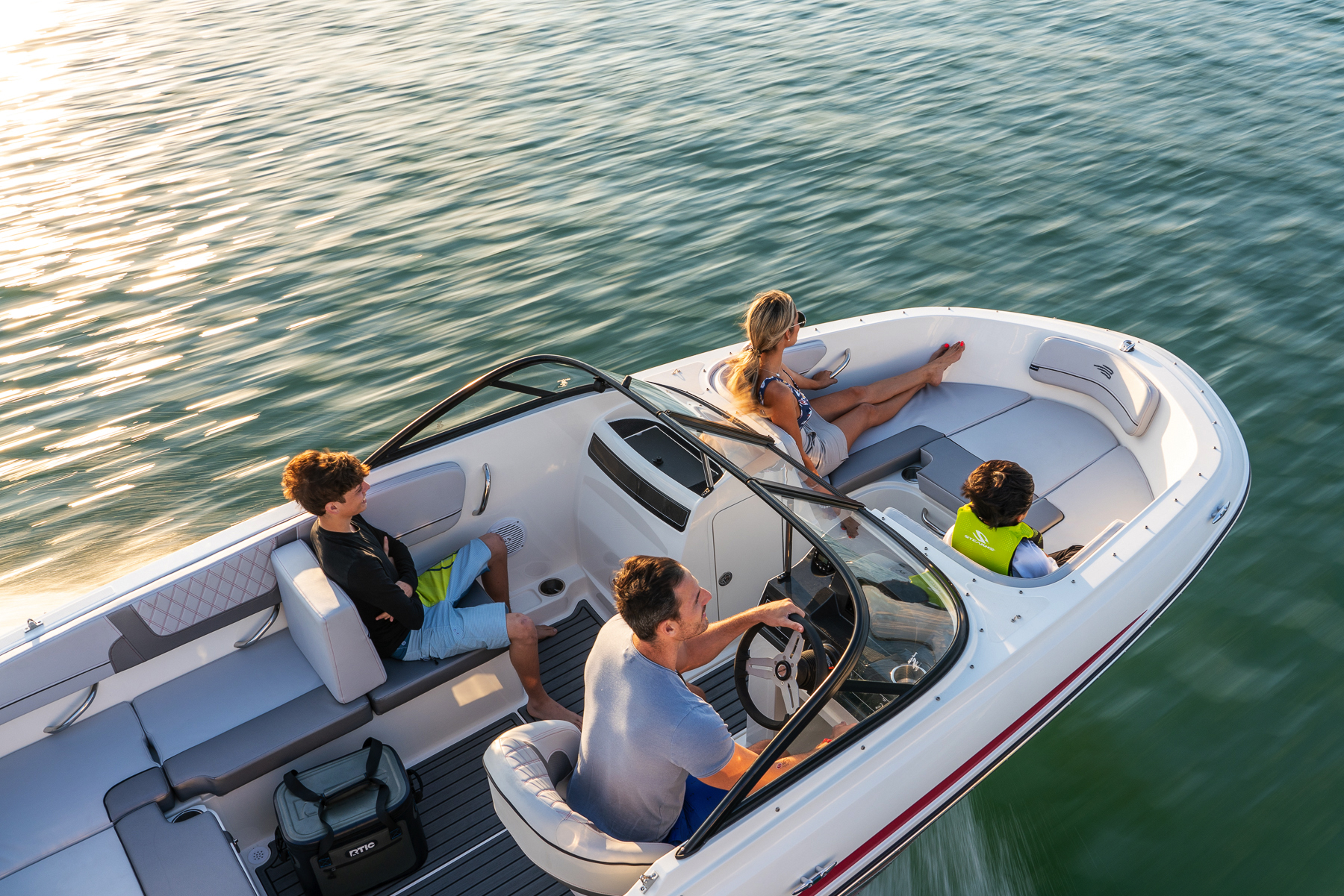 Bayliner VR4: una bowrider compacta para disfrutar de la costa de Huelva