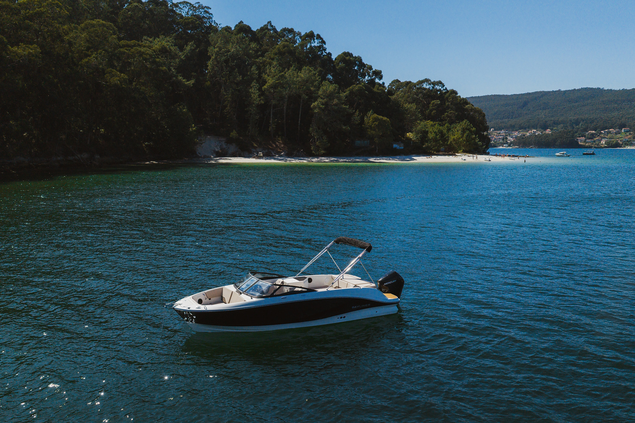 Bayliner V22, fotografía de la galería oficial de Bayliner.