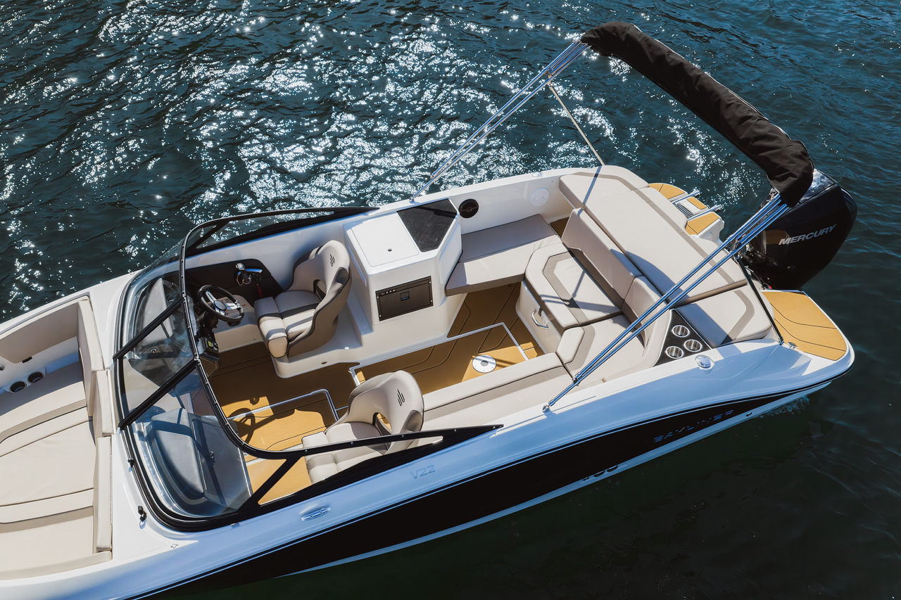 Bayliner V22, fotografía de la galería oficial de Bayliner.