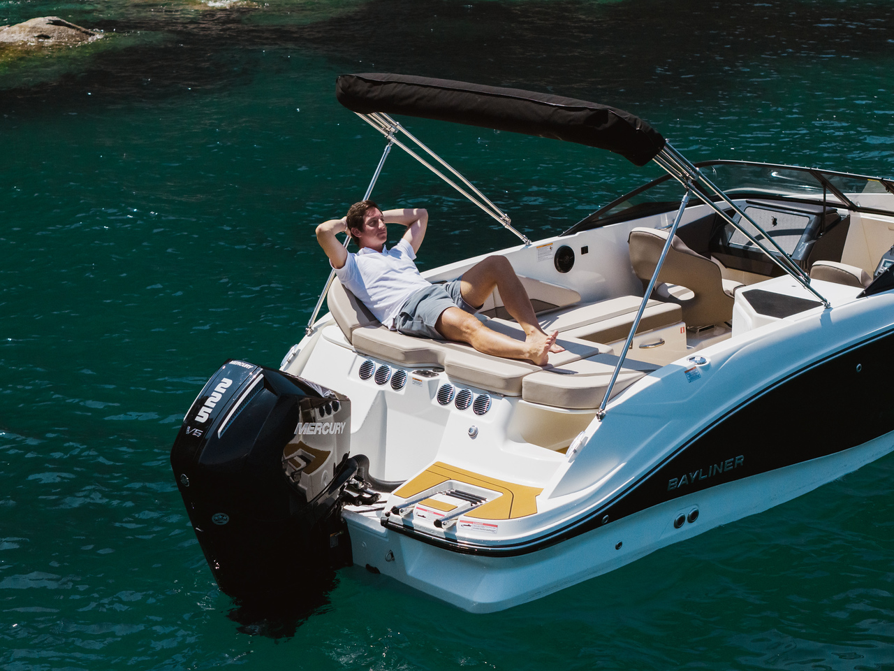 Bayliner V22, fotografía de la galería oficial de Bayliner.