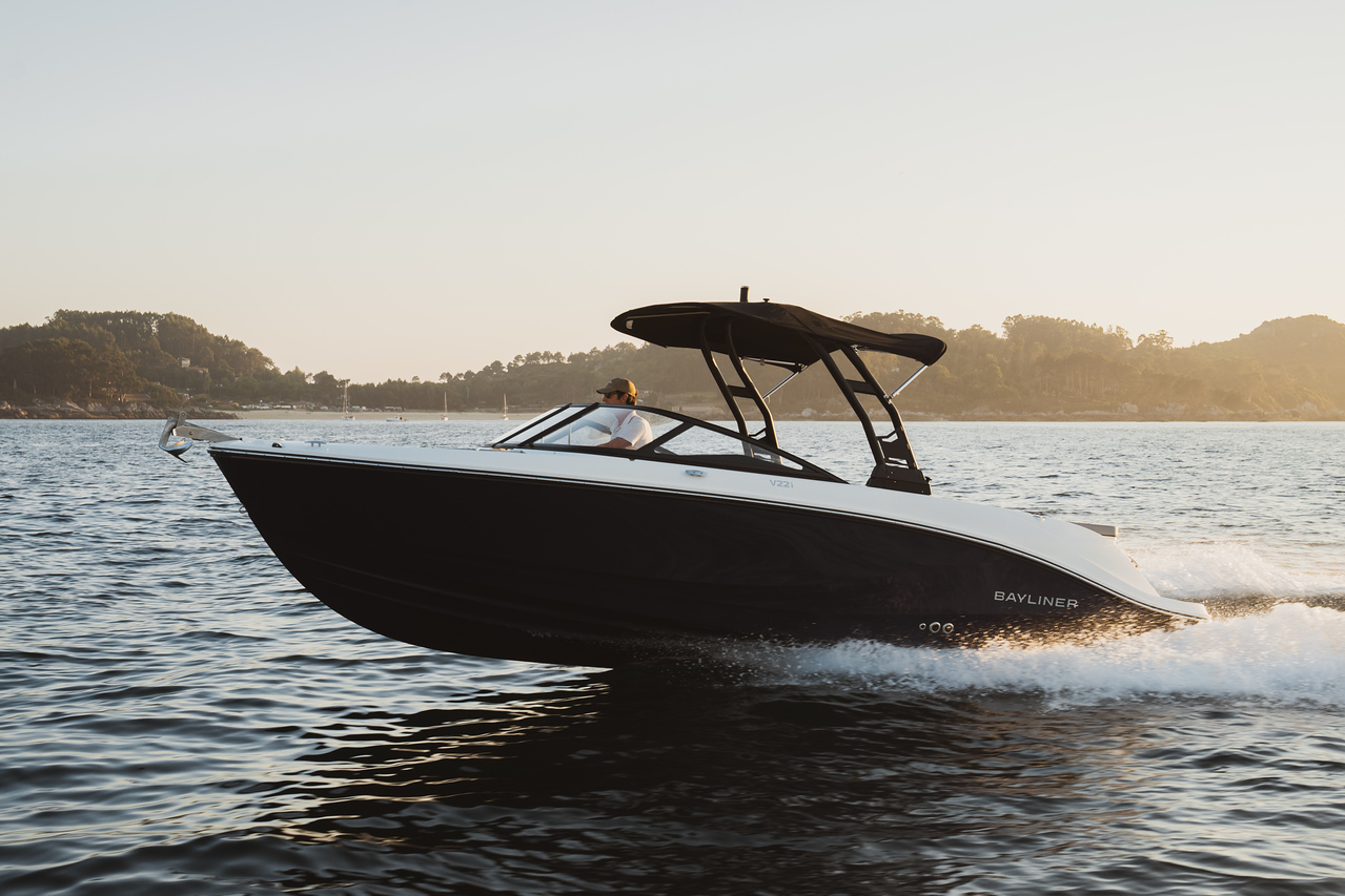 Bayliner V22i, fotografía de la galería oficial de Bayliner.