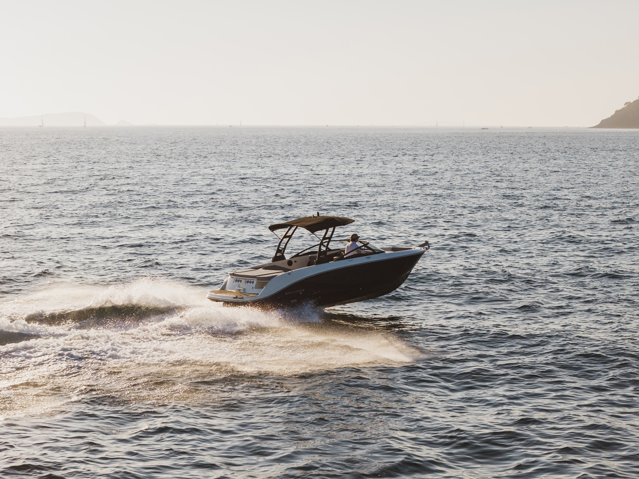 Bayliner V22i, fotografía de la galería oficial de Bayliner.