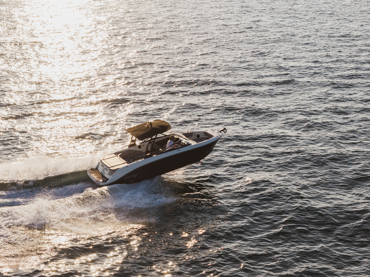 Bayliner V22i, fotografía de la galería oficial de Bayliner.